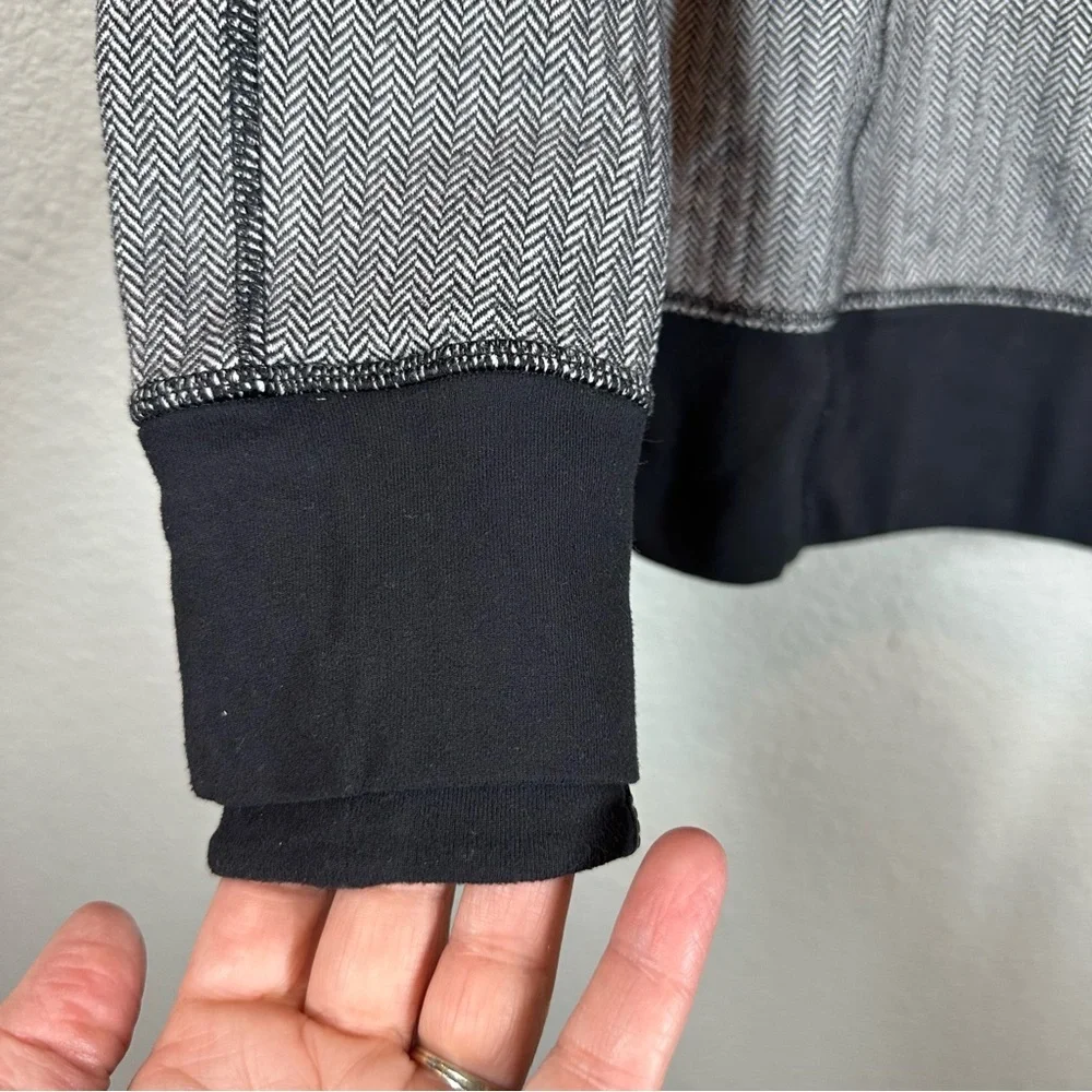 LULULEMON Women's 8 Think Fast Hooded Fitted Pullover  Black & White Herringbone